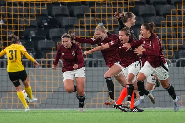Switzerland UEFA Women s Europa Cup 2025 26 1 8 final, BSC YB Women vs AC Sparta Praha Stadion Wankdorf, Bern Michaela Khyrova 11 Sparta Praha celebrates after scoring the winning goal with Team Bern Stadion Wankdorf Bern Switzerland Copyright: xKjetilxWaberx