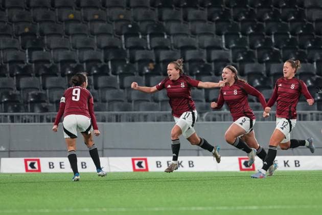 Switzerland UEFA Women s Europa Cup 2025 26 1 8 final, BSC YB Women vs AC Sparta Praha Stadion Wankdorf, Bern Michaela Khyrova 11 Sparta Praha celebrates after scoring the winning goal with Team Bern Stadion Wankdorf Bern Switzerland Copyright: xKjetilxWaberx