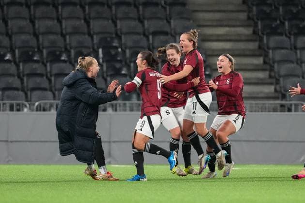 Switzerland UEFA Women s Europa Cup 2025 26 1 8 final, BSC YB Women vs AC Sparta Praha Stadion Wankdorf, Bern Michaela Khyrova 11 Sparta Praha celebrates after scoring the winning goal with Team Bern Stadion Wankdorf Bern Switzerland Copyright: xKjetilxWaberx