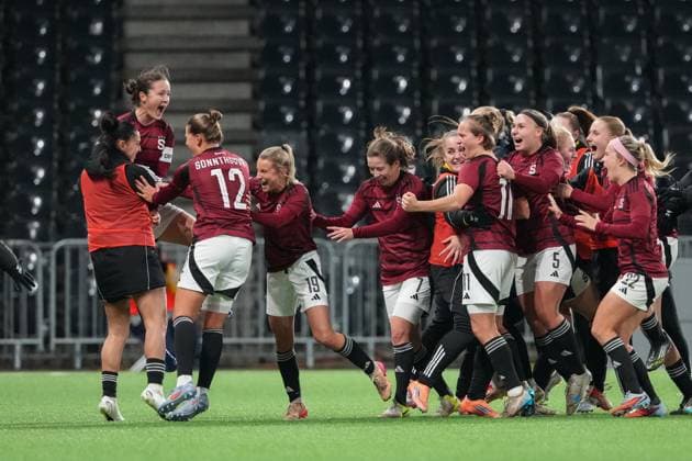 Switzerland UEFA Women s Europa Cup 2025 26 1 8 final, BSC YB Women vs AC Sparta Praha Stadion Wankdorf, Bern Michaela Khyrova 11 Sparta Praha celebrates after scoring the winning goal with Team Bern Stadion Wankdorf Bern Switzerland Copyright: xKjetilxWaberx
