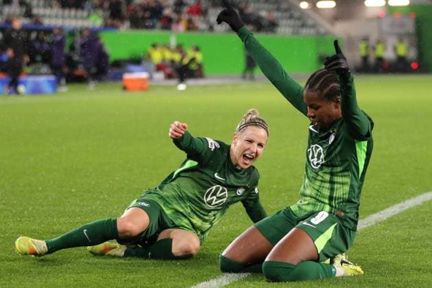 19 11 2025 Football Women 2025 2026 UEFA Women s Champions League Matchday 4 VfL Wolfsburg Manchester United Volkswagen Arena Wolfsburg Lineth Beerensteyn Wolfsburg, 9 celebrating her goal after the 4 2 Wolfsburg Lower Saxony Germany