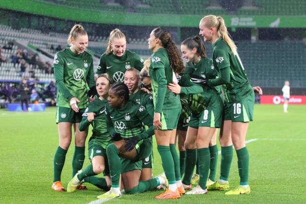19 11 2025 Football Women 2025 2026 UEFA Women s Champions League Matchday 4 VfL Wolfsburg Manchester United Volkswagen Arena Wolfsburg VfL Wolfsburg goal celebration after the 4 2 Wolfsburg Lower Saxony Germany