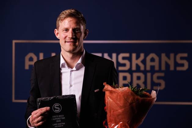 251119 Kalmar FFs Lars Saetra poses for a portrait with the award for the years back in Superettan during Allsvenskans Grand Prize on November 19, 2025 in Stockholm  Copyright: CAISAxRASMUSSEN BB251119BB426