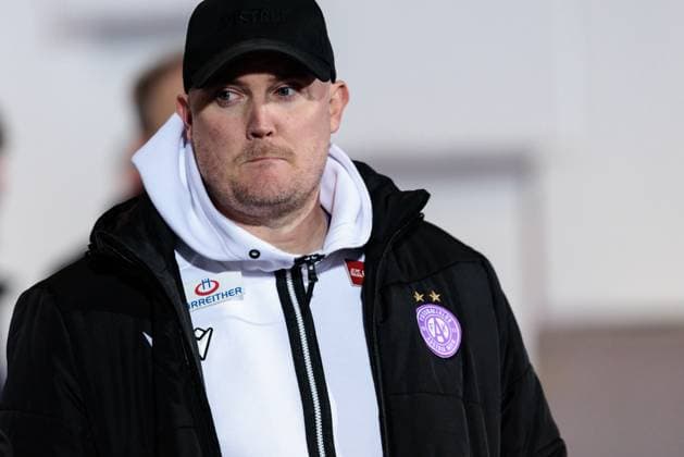 WOMEN SOCCER - EC, A.Wien vs Anderlecht VIENNA,AUSTRIA,19.NOV.25 - WOMEN SOCCER - UEFA Women s Europa Cup, round of 16, FK Austria Wien vs RSC Anderlecht. Image shows head coach Stefan Kenesei (A.Wien).  GEPAxpictures xArminxRauthner