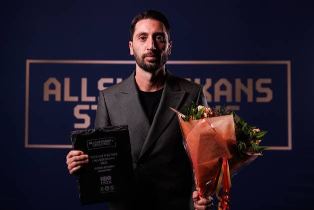 251119 Hammarbys Nahir Besara poses for a portrait with the award for Midfielder of the Year during Allsvenskans Grand Prize on November 19, 2025 in Stockholm  Copyright: CAISAxRASMUSSEN BB251119BB432