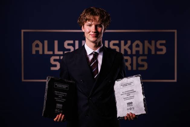 251119 Djurgardens August Priske poses for a portrait with the award for Forward of the Year and Scorers League winner during Allsvenskans Grand Prize on November 19, 2025 in Stockholm  Copyright: CAISAxRASMUSSEN BB251119BB434