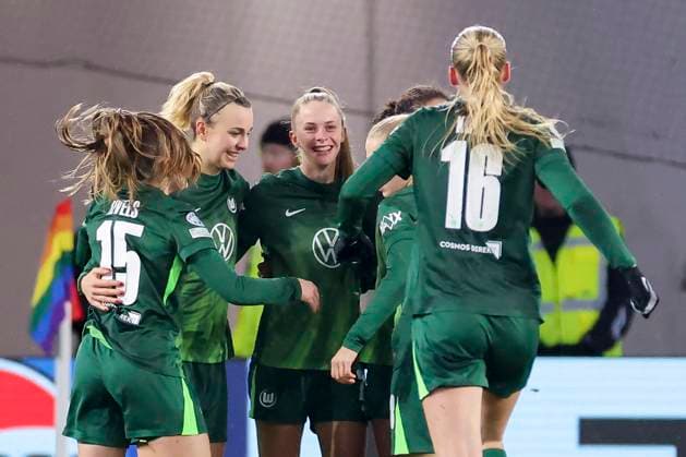 Vivien Endemann VfL Wolfsburg celebrates her goal with teammates, UEFA Women s Champions League 2025 26 League Phase MD4, VfL Wolfsburg v Manchester United Women, VfL Wolfsburg Arena on November 19, 2025 in Wolfsburg, Germany Photo by Marco Steinbrenner DeFodi Images Vivien Endemann VfL Wolfsburg celebrates her goal with teammates, UEFA Women s Champions League 2025 26 League Phase MD4, VfL Wolfsburg v Manchester United Women, VfL Wolfsburg Arena, November 19, 2025 in Wolfsburg, Germany Photo by Marco Steinbrenner DeFodi Images