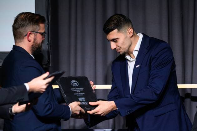 251119 Brages Amar Muhsin receives the award for Midfielder of the Year in Superettan during Allsvenskans Grand Prize on November 19, 2025 in Stockholm  Copyright: EMMAxWALLSKOG BB251119EW044