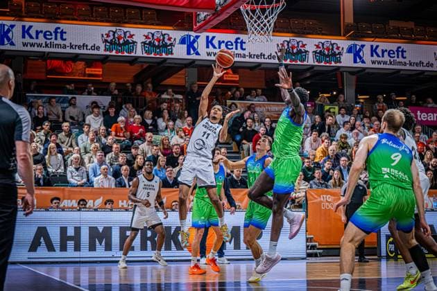 Basketball FIBA Europe Cup, Season 2025 2026, Men, Main round, Group stage, 6 Matchday, 19 11 2025, RASTA Vechta Dinamo BDS Sassari Alonzo Verge 11 RASTA Vechta at the Korbleger Vechta RASTA Dome Niedersachsen Germany