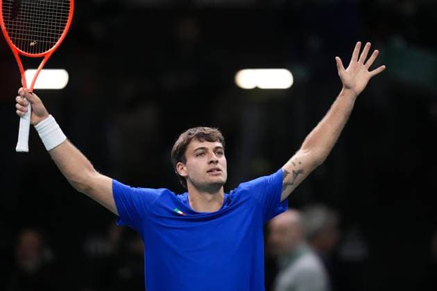 Flavio Cobolli celebrates for the victory at the end of the Davis Cup Finals 2025 Quarterfinals match between Flavio Cobolli (Italy) and Filip Misolic (Austria) at Bologna Fiere, Bologna, Italy - November 19, 2025. - Tennis.  Copyright: xMassimoxPaolone LaPressex