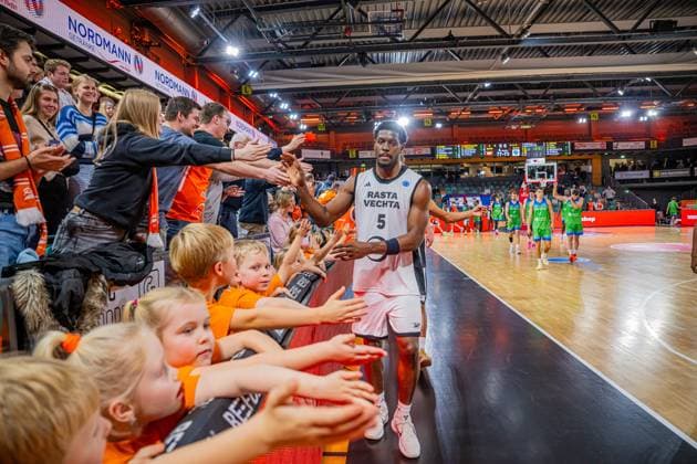 Basketball FIBA Europe Cup, Season 2025 2026, Men, Main Round, Group Stage, Matchday 6, 19 11 2025, RASTA Vechta Dinamo BDS Sassari TJ Bamba 5 RASTA Vechta after the match Vechta RASTA Dome Lower Saxony Germany