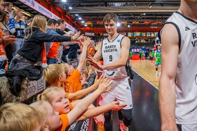 Basketball FIBA Europe Cup, Season 2025 2026, Men, Main Round, Group Stage, Matchday 6, 19 11 2025, RASTA Vechta Dinamo BDS Sassari Joschka Ferner 9 RASTA Vechta after the game Vechta RASTA Dome Lower Saxony Germany