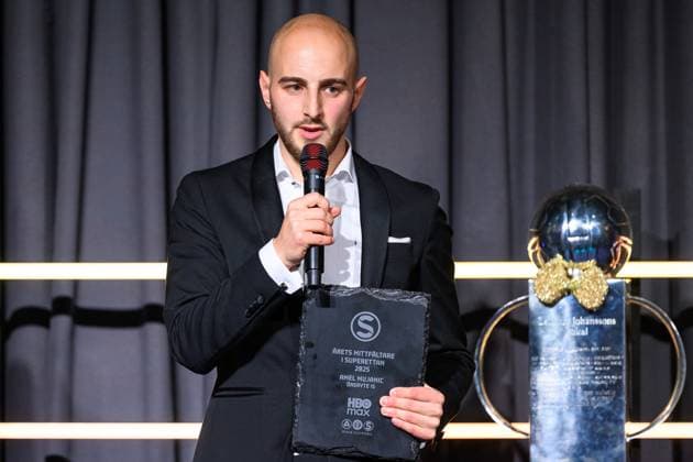 251119 Örgrytes Amel Mujanic receives the award for Midfielder of the Year in Superettan during Allsvenskans Stora Pris on November 19, 2025 in Stockholm  Copyright: EMMAxWALLSKOG BB251119EW055