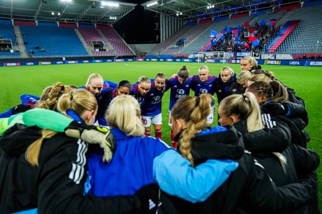 Football, Women s Champions League 2025 2026 Valerenga St Pölten Oslo 20251119 Valerenga s players before the Women s Champions League football match between Valerenga and St Pölten at Intility Arena Photo Fredrik Varfjell NTB Oslo Norway EDITORIAL USE ONLY RESTRICTED USE FOR BETTING COMPANIES  Copyright: xFredrikxVarfjellx xNTBx