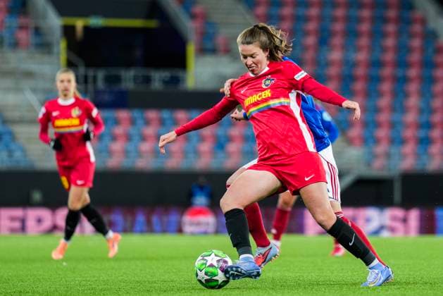 Football, Women s Champions League 2025 2026 Valerenga St Pölten Oslo 20251119 St Pölten s Victoria Laino during the Women s Champions League football match between Valerenga and St Pölten at Intility Arena Photo Fredrik Varfjell NTB Oslo Norway EDITORIAL USE ONLY RESTRICTED USE FOR BETTING COMPANIES  Copyright: xFredrikxVarfjellx xNTBx