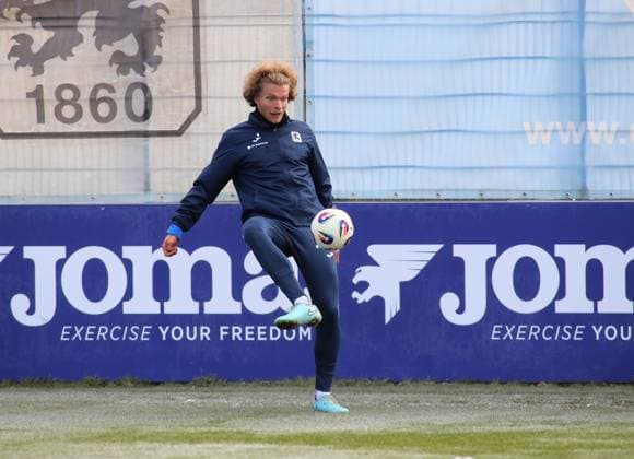Football, Men, 3 Liga, Season 2025 2026, TSV 1860 Munich, Training Jesper Verlaat TSV 1860 Munich plays a ball