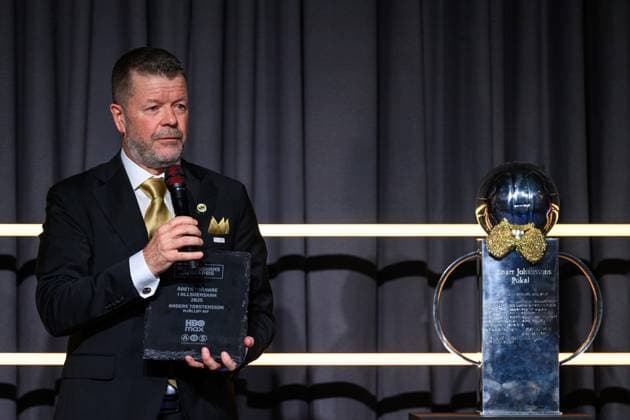 251119 Mjällbys coach Anders Torstensson receives the award for Coach of the Year during Allsvenskans Grand Prize on November 19, 2025 in Stockholm  Copyright: EMMAxWALLSKOG BB251119EW063
