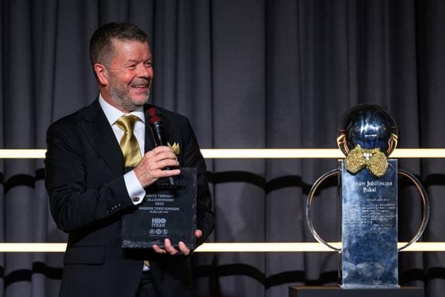 251119 Mjällbys coach Anders Torstensson receives the award for Coach of the Year during Allsvenskans Grand Prize on November 19, 2025 in Stockholm  Copyright: EMMAxWALLSKOG BB251119EW065