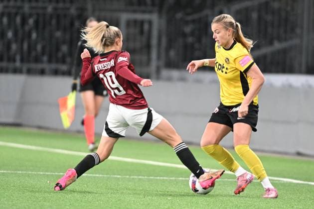 BERN, SWITZERLAND NOVEMBER 19 Laura Retkesova of Sparta Praha l against Maja Jelcic of Young Boys r during the UEFA Women s Europa Cup 2025 26 Round of 16 Second Leg match between BSC Young Boys and AC Sparta Praha at Stadion Wankdorf on November 19, 2025 in Bern, Switzerland Bern Stadion Wankdorf Bern Switzerland Copyright: xJustPictures.ch ManuelxWinterbergerx jp-en-EuSpIm-MWI_5451