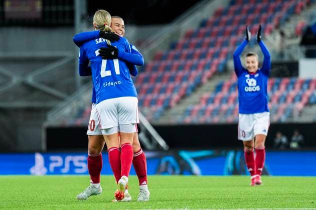 Football, Women s Champions League 2025 2026: Valerenga - St Pölten Oslo 20251119. Valerenga s Olaug Tvedten and teammates after the 2-0 goal for Tvedten during the Women s Champions League football match between Valerenga and St Pölten at Intility Arena. Photo: Fredrik Varfjell NTB Oslo Norway EDITORIAL USE ONLY. RESTRICTED USE FOR BETTING COMPANIES Ref:_SPO7xrVkSViTvs.jpg  Copyright: xFredrikxVarfjellx xNTBx