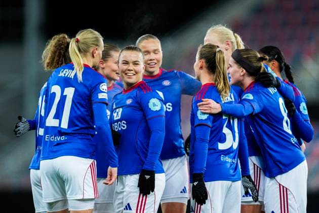 Football, Women s Champions League 2025 2026: Valerenga - St Pölten Oslo 20251119. Valerenga s Olaug Tvedten and teammates after the 2-0 goal for Tvedten during the Women s Champions League football match between Valerenga and St Pölten at Intility Arena. Photo: Fredrik Varfjell NTB Oslo Norway EDITORIAL USE ONLY. RESTRICTED USE FOR BETTING COMPANIES Ref:_SPOAHNIuTkpJ5c.jpg  Copyright: xFredrikxVarfjellx xNTBx
