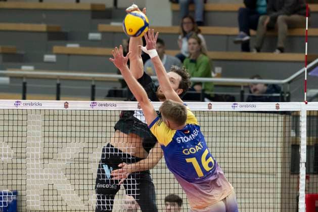 1 Volleyball Bundesliga Season 2025 2026 Cerebricks Volley Goats Mitteldeutschland vs TSV Haching Munich Halle, Germany November 19, 2025 Pictured from left Marko Milovanovic Haching and Paul Stommel Bitterfeld Halle Saale SWH Arena Sachsen Anhalt Germany