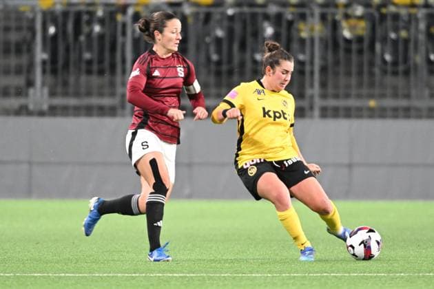 BERN, SWITZERLAND NOVEMBER 19 Eva Bartonova of Sparta Praha l against Jana Maria Kohler of Young Boys r during the UEFA Women s Europa Cup 2025 26 Round of 16 Second Leg match between BSC Young Boys and AC Sparta Praha at Stadion Wankdorf on November 19, 2025 in Bern, Switzerland Bern Stadion Wankdorf Bern Switzerland Copyright: xJustPictures.ch ManuelxWinterbergerx jp-en-EuSpIm-MWI_5405