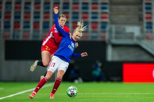 Football, Women s Champions League 2025 2026 Valerenga St Pölten Oslo 20251119 St Pölten s Sarah Gutmann and Valerenga s Karina Saevik during the Women s Champions League football match between Valerenga and St Pölten at Intility Arena Photo Fredrik Varfjell NTB Oslo Norway EDITORIAL USE ONLY RESTRICTED USE FOR BETTING COMPANIES  Copyright: xFredrikxVarfjellx xNTBx