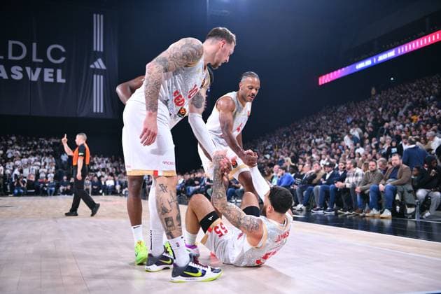 BASKET BALL : LDLC ASVEL vs AS Monaco - Turkish Airlines Euroligue - LDLC ARENA venue - Decines - 19 11 2025 AS Monaco solidarity moment during the Turkish Airlines Euroleague match between LDLC ASVEL and AS Monaco at the LDLC ARENA venue in Decines, France on November 19th 2025  Copyright: xCYRILxALISTERxLESTAGEx