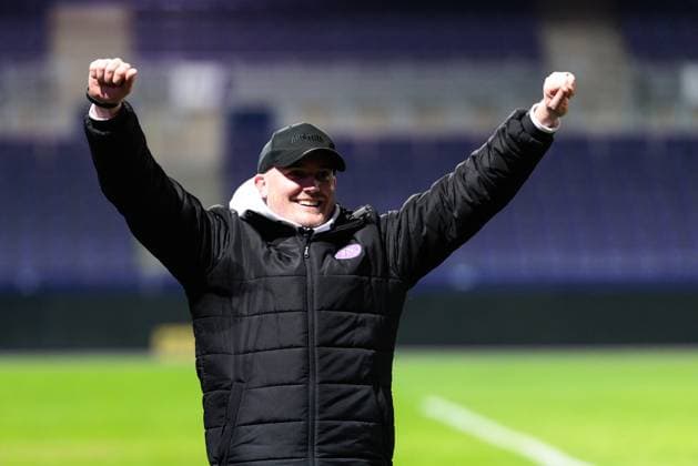 WOMEN SOCCER - EC, A.Wien vs Anderlecht VIENNA,AUSTRIA,19.NOV.25 - WOMEN SOCCER - UEFA Women s Europa Cup, round of 16, FK Austria Wien vs RSC Anderlecht. Image shows the rejoicing of head coach Stefan Kenesei (A.Wien).  GEPAxpictures xArminxRauthner