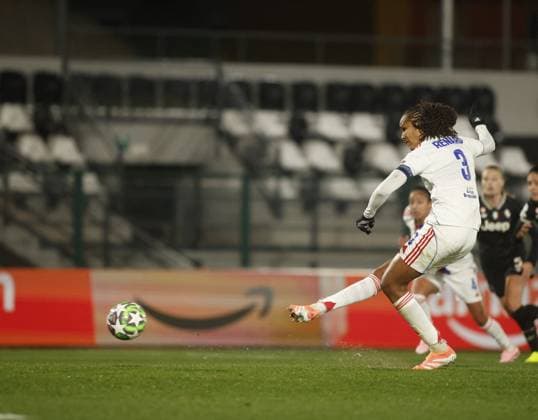 CALCIO - Champions League Women - Juventus FC vs OL Lyonnes Wendie Renard of OL Lyonnes scoring a goal on palnalty kick during the UEFA Women s Champions League 2025-26 football match between Juventus Women and OL Lyonnes on 19 November 2025 at â?? Pozzo-La Marmora Stadium, Biella,Italy. Photo Nderim KACELI Turin Italy  Copyright: xIPAxSport ABACAx