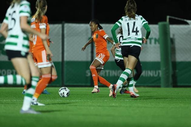 Linda Motlhalo ( Glasgow City LFC Women s team ) in action during the match between Sporting CP Womens team and Glasgow City LFC Womens team, valid for UEFA Womens Europa Cup 2025 2026 - round of 16 at Estadio Aurelio Pereira on 19 November 2025. Lisboa Estadio Aurelio Pereira Alcochete Portugal Copyright: xIMAGOx xPRIMExSPORTSxIMAGESx xFILIPExOLIVEIRAx