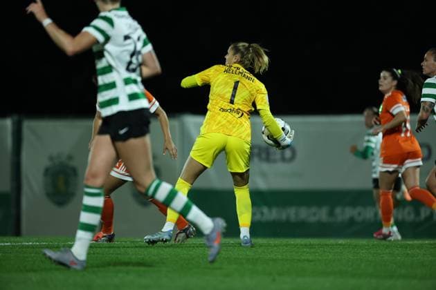 Anna Wellmann ( Sporting CP Womens team ) in action during the match between Sporting CP Womens team and Glasgow City LFC Womens team, valid for UEFA Womens Europa Cup 2025 2026 - round of 16 at Estadio Aurelio Pereira on 19 November 2025. Lisboa Estadio Aurelio Pereira Alcochete Portugal Copyright: xIMAGOx xPRIMExSPORTSxIMAGESx xFILIPExOLIVEIRAx