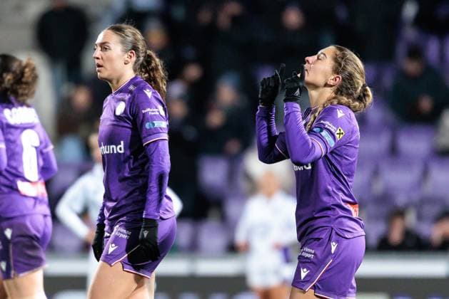WOMEN SOCCER - EC, A.Wien vs Anderlecht VIENNA,AUSTRIA,19.NOV.25 - WOMEN SOCCER - UEFA Women s Europa Cup, round of 16, FK Austria Wien vs RSC Anderlecht. Image shows the rejoicing of Modesta Uka and Courtney Strode (A.Wien).  GEPAxpictures xArminxRauthner