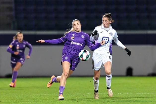 WOMEN SOCCER - EC, A.Wien vs Anderlecht VIENNA,AUSTRIA,19.NOV.25 - WOMEN SOCCER - UEFA Women s Europa Cup, round of 16, FK Austria Wien vs RSC Anderlecht. Image shows Louise Schoeffel (A.Wien) and Fran Meersman (Anderlecht).  GEPAxpictures xArminxRauthner