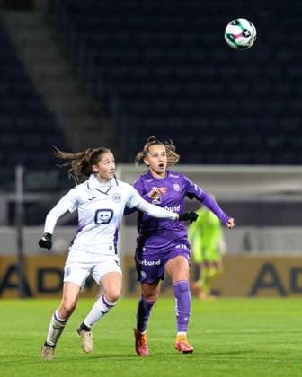 WOMEN SOCCER - EC, A.Wien vs Anderlecht VIENNA,AUSTRIA,19.NOV.25 - WOMEN SOCCER - UEFA Women s Europa Cup, round of 16, FK Austria Wien vs RSC Anderlecht. Image shows Fran Meersman (Anderlecht) and Almedina Sisic (A.Wien).  GEPAxpictures xArminxRauthner