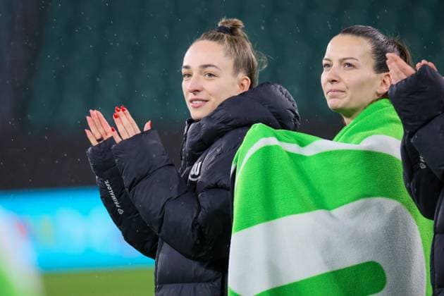 Wolfsburg, Germany 19 November 2025 Champions League Women 2025 2026 VfL Wolfsburg vs Manchester United In the picture from left Sophia Kleinherne VfL and Joelle Wedemeyer VfL at the final cheer AOK Stadion Niedersachsen Copyright: xFotostandx xFantinix