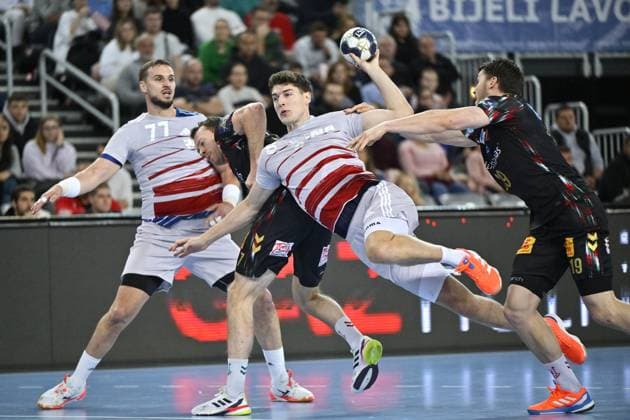 Croatia, Zagreb, 191125. Arena Zagreb. Handball match of the 8th round of the Machineseeker EHF Champions League, RK Zagreb - SC Magdeburg. In the photo: Luka Lovre Klarica. Photo: Boris Kovacev CROPIX Copyright: xxBorisxKovacevx zagreb_magdeburg12-191125
