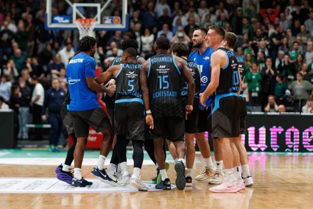Jena celebrates victory, Vet Concept Gladiators Trier vs Science City Jena, Basketball, easyCredit BBL, Matchday 8, Season 2025 2026, 19 11 2025 Vet Concept Gladiators Trier vs Science City Jena, Basketball, easyCredit BBL, Matchday 8, Season 2025 2026, 19 11 2025 Copyright: xEibner-Pressefoto AlexanderxNeisx EP_ANS