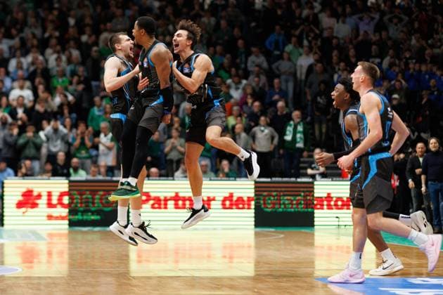 Lorenz Bank Science City Jena , Eric Washington Science City Jena , Kristofer Krause Science City Jena , Great Osobor Science City Jena and Joe Wieskamp Science City Jena cheer exuberantly, Vet Concept Gladiators Trier vs Science City Jena, Basketball, easyCredit BBL, Matchday 8, Season 2025 2026, 19 11 2025 Vet Concept Gladiators Trier vs Science City Jena, Basketball, easyCredit BBL, Matchday 8, Season 2025 2026, 19 11 2025 Copyright: xEibner-Pressefoto AlexanderxNeisx EP_ANS