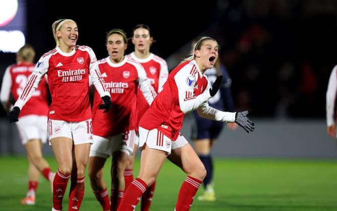Arsenal gegen Real Madrid Women 19. November 2025, Boreham Wood UEFA Women™s Champions League Arsenal gegen Real Madrid Women Alessia Russo von Arsenal jubelt nach dem Führungstreffer Foto Charlotte Wilson Abseits Boreham Wood UK  Copyright: xCharlottexWilsonx xOffsidexOffside