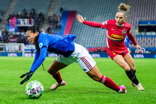 Football, Women s Champions League 2025 2026 Valerenga St Pölten Oslo 20251119 St Pölten s Jennifer Klein and Valerenga s Ylinn Tennebo during the Women s Champions League football match between Valerenga and St Pölten at Intility Arena Photo Fredrik Varfjell NTB Oslo Norway EDITORIAL USE ONLY RESTRICTED USE FOR BETTING COMPANIES  Copyright: xFredrikxVarfjellx xNTBx