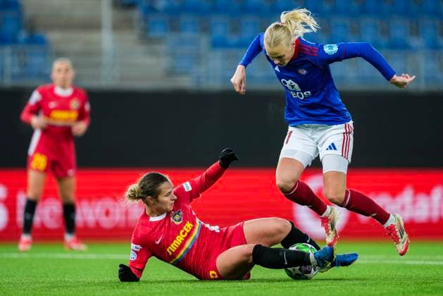 Football, Women s Champions League 2025 2026 Valerenga St Pölten Oslo 20251119 Valerenga s Karina Saevik during the Women s Champions League football match between Valerenga and St Pölten at Intility Arena Photo Fredrik Varfjell NTB Oslo Norway EDITORIAL USE ONLY RESTRICTED USE FOR BETTING COMPANIES  Copyright: xFredrikxVarfjellx xNTBx