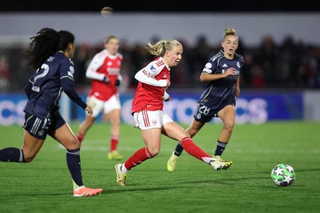 Arsenal gegen Real Madrid Frauen 19. November 2025, Boreham Wood UEFA Women™s Champions League Arsenal gegen Real Madrid Frauen Beth Mead von Arsenal Foto Charlotte Wilson Abseits Boreham Wood UK  Copyright: xCharlottexWilsonx xOffsidexOffside