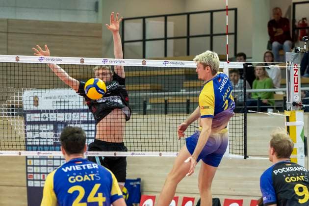 1 Volleyball Bundesliga Season 2025 2026 Cerebricks Volley Goats Mitteldeutschland vs TSV Haching Munich Halle, Germany November 19, 2025 Pictured from left Clay Wieter Bitterfeld , Florian Krenkel Haching and Samuel Schellenberg Bitterfeld Halle Saale SWH Arena Sachsen Anhalt Germany
