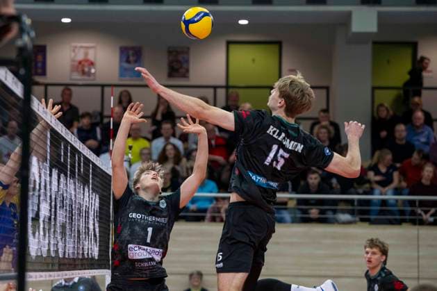 1 Volleyball Bundesliga Season 2025 2026 Cerebricks Volley Goats Mitteldeutschland vs TSV Haching Munich Halle, Germany November 19, 2025 Pictured from left Oliver Wachtel Haching and Jakub Klajmon Haching Halle Saale SWH Arena Sachsen Anhalt Germany