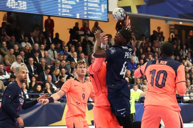 HANDBALL : Paris Saint Germain Vs FC Barcelone - Ligue des Champions - 19 11 2025 Wallem Peleka (Paris Saint Germain) ParisFrance  Copyright: xMichaelxBaucherx