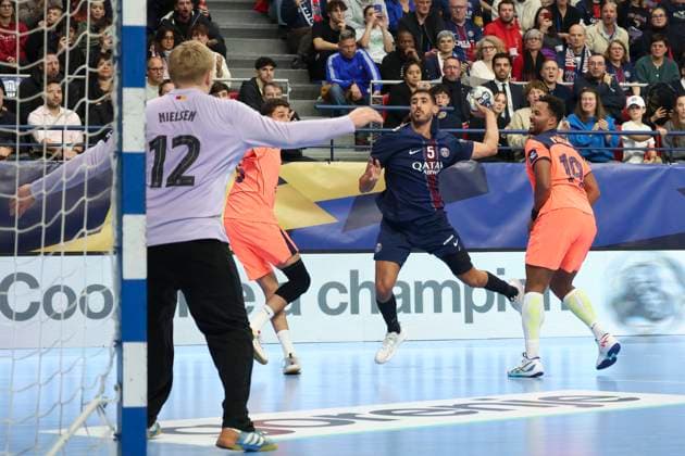 HANDBALL : Paris Saint Germain Vs FC Barcelone - Ligue des Champions - 19 11 2025 Yahia Omar (Paris Saint Germain) ParisFrance  Copyright: xMichaelxBaucherx