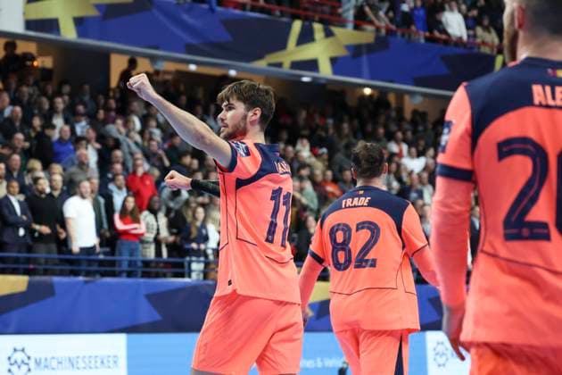 HANDBALL : Paris Saint Germain Vs FC Barcelone - Ligue des Champions - 19 11 2025 Djordje Cikusa (FC Barcelone) ParisFrance  Copyright: xMichaelxBaucherx