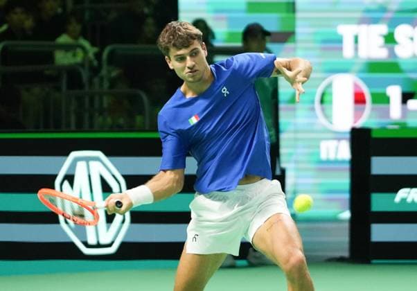 November 19, 2025, Bologna, Bretagne, Italy: Flavio Cobolli of Italia during the Davis Cup 2025, Final 8, Tennis event on 19 November 2025 in Bologna, Italy - Photo Bologna Italy - ZUMAl193 20251119_zsp_l193_065 Copyright: xLaurentxLairysx